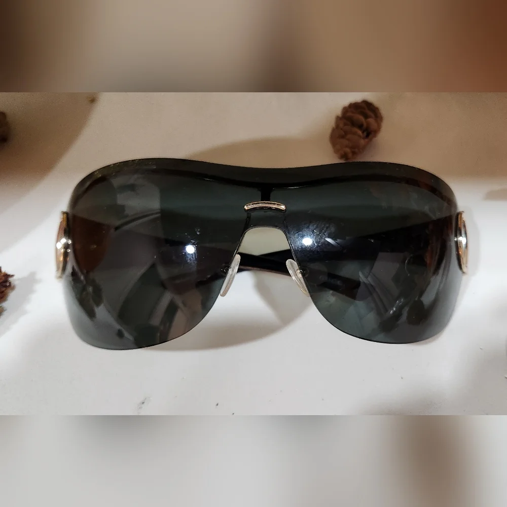 Gucci Rimless Shield Sunglasses - Picture 4 of 8